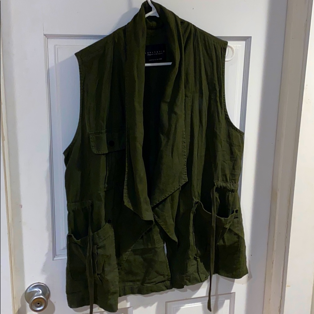 Army green vest with pockets